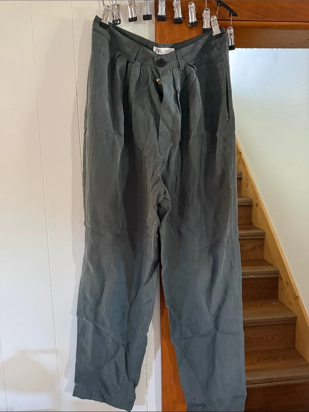Zara Men’s Dark Gray Pleated Linen-Blend Chinos